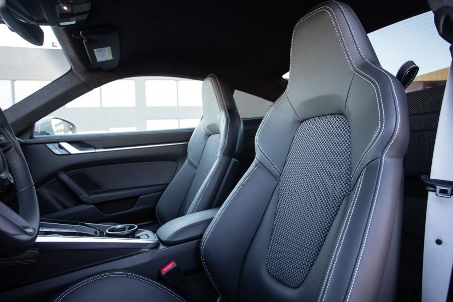 Интерьер Porsche 911 Carrera S (992) 2019 года  (WW) (фото 37 из 49)